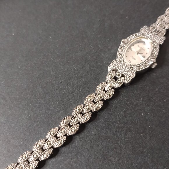 Very Pretty Armitron Now Watch - Picture 4 of 15